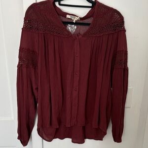 Gimmicks by BKE Maroon Crochet Accent Blouse